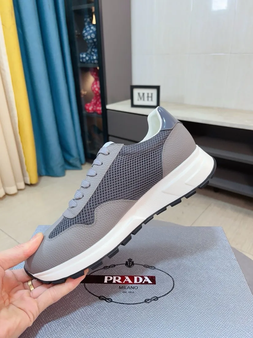 Men's shoes 💰580🌹🌹High-quality new Prada counters are launched simultaneously. The new men's shoes and 😘fabrics are selected from imported mesh and glue-spraying technology. Imported cowhide lining. 👍🏿High-end☄️Open-molded non-slip rubber outsole, exquisite lines, simple and elegant, comfortable and high-end for leisure travel. Code number: 38 to 44